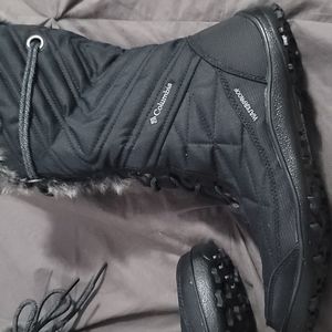 Snow boots